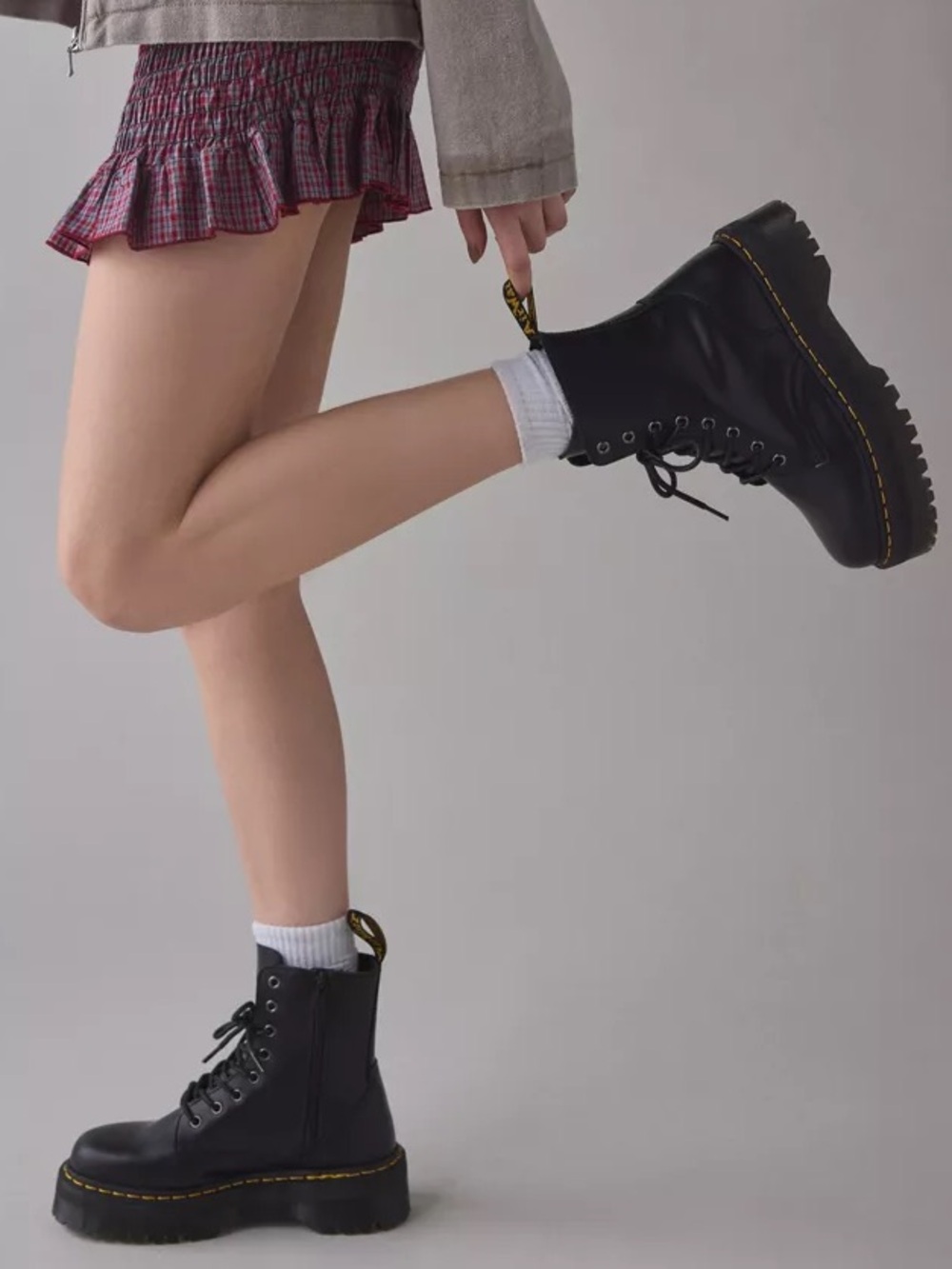 Barely worn Doc Martens Jadon Platform in smooth leather